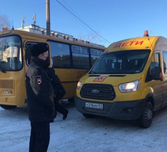 Автобусы оленегорск высокий. Автобусы Оленегорск. Наши автобусы. Ждать автобус.