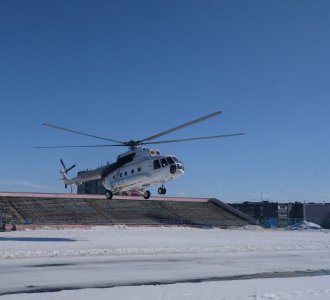 Вертолет на городском стадионе